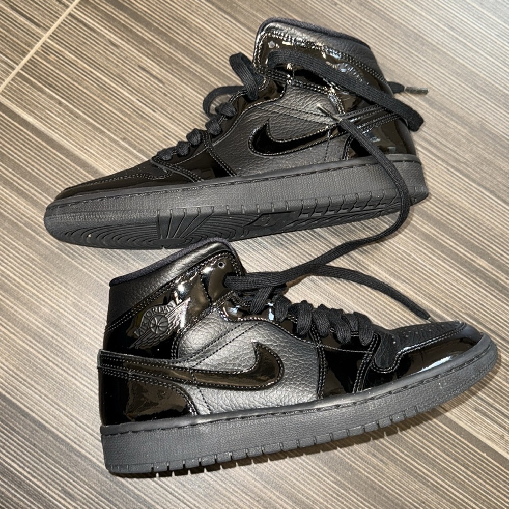 Jordan 1 Mid Patent - Picture 10 of 11
